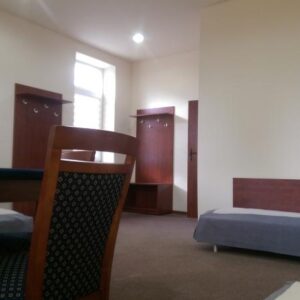 Stara Cukrownia Hostel Przeworsk – 6-Bed Module (2x3) / Hostel Stara Cukrownia Przeworsk – Pokój 6-osobowy (2x3) - Image 6