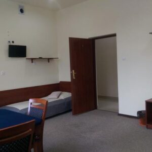 Stara Cukrownia Hostel Przeworsk – 6-Bed Module (2x3) / Hostel Stara Cukrownia Przeworsk – Pokój 6-osobowy (2x3) - Image 7